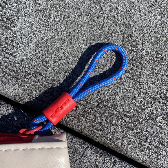 Women Make-Up Bag - Picture 3 of 4